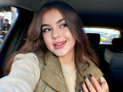 Biography of Shakira: A Curvy Model’s Influence on Body Positivity